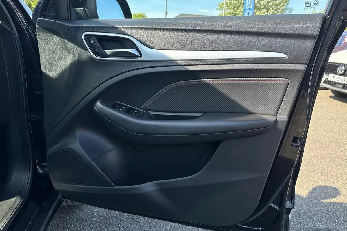 2022-mg-zs-suv-e-trophy-ev-156ps-long-range-big-21