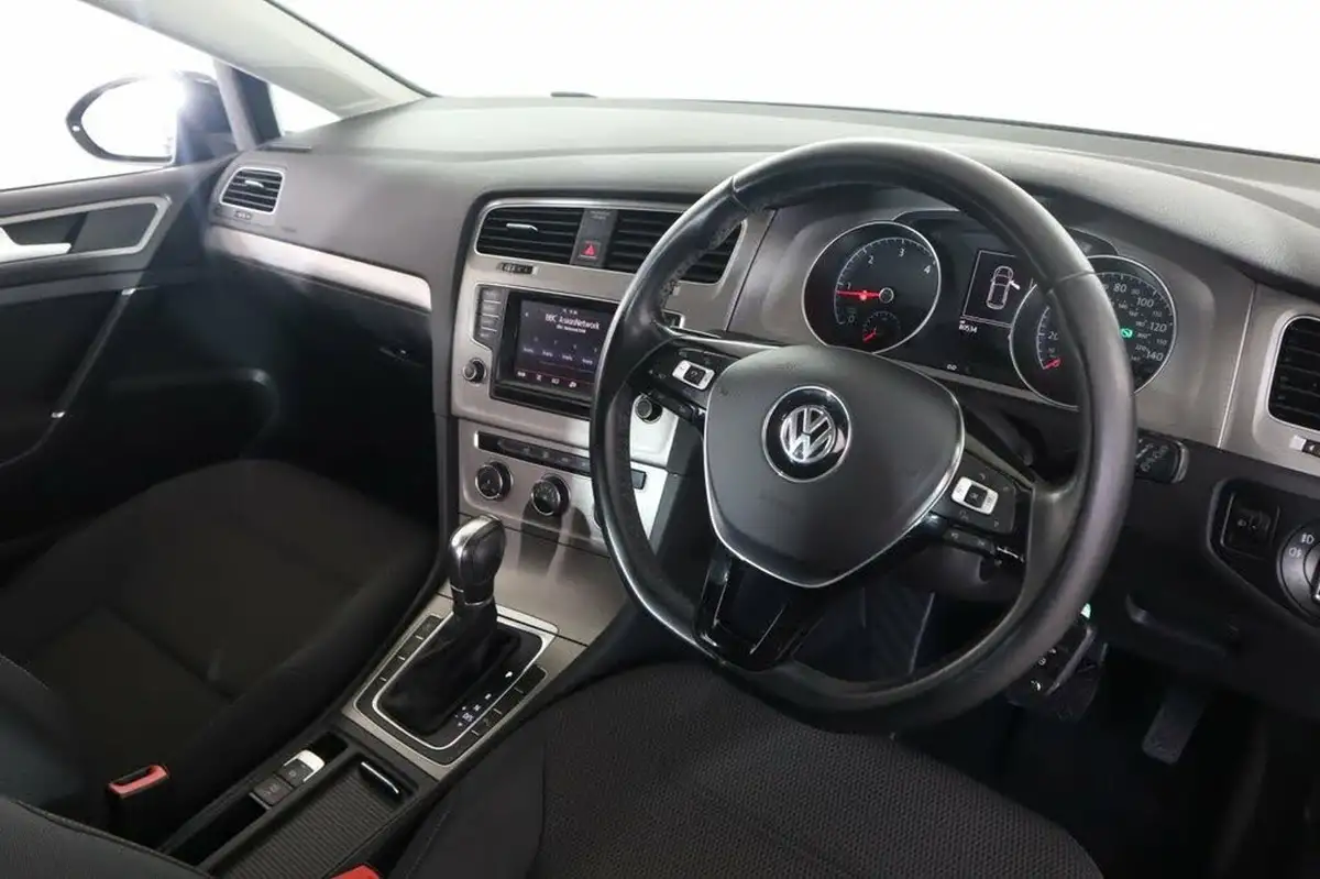 2015-volkswagen-golf-20tdi-match-bmtss-5d-dsg-big-12