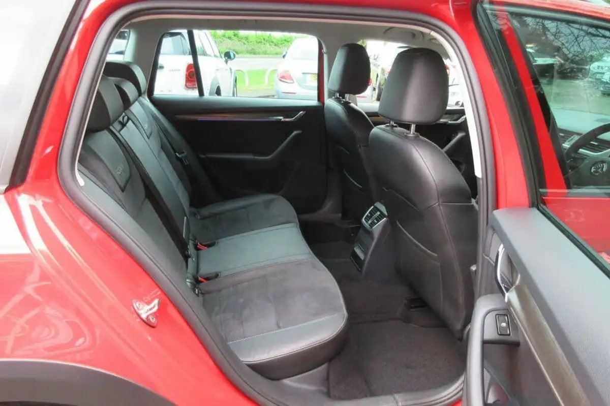 2018-skoda-octavia-20tdi-scout-184ps-dsg-big-37