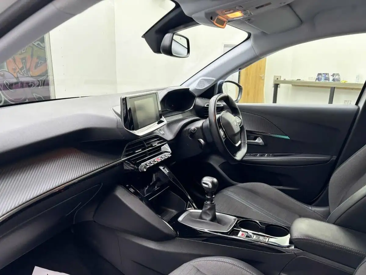 2020-peugeot-208-12-puretech-allure-100bhp-big-15