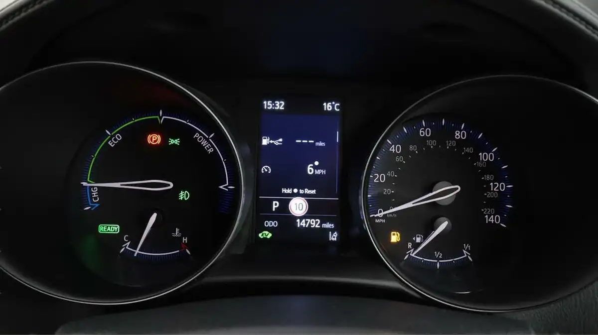2020-toyota-c-hr-18-vvt-i-icon-parking-pack-big-10