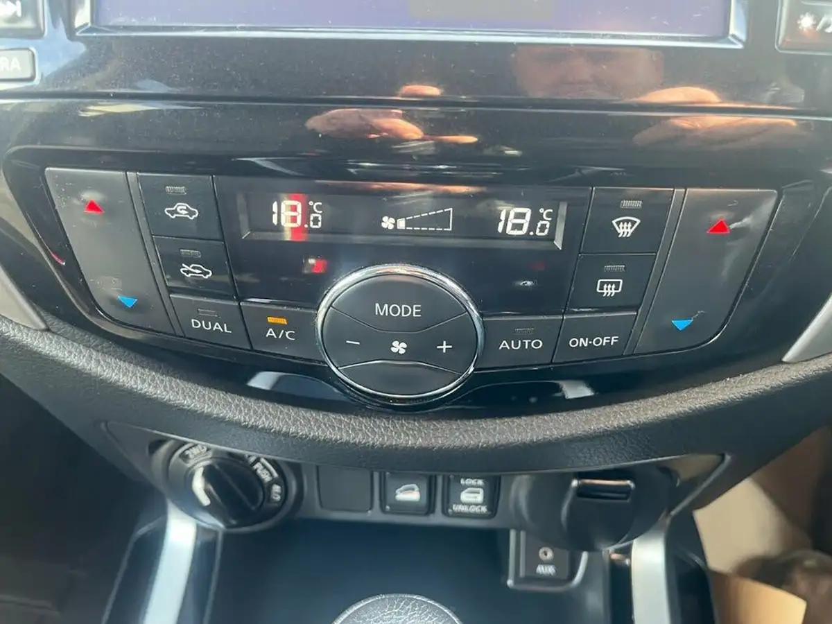 2017-nissan-navara-23dci-tekna-auto-big-24