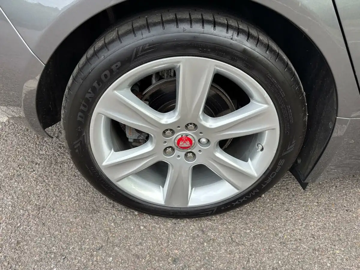 2018-jaguar-xe-20d-portfolio-180ps-1999cc-auto-big-52