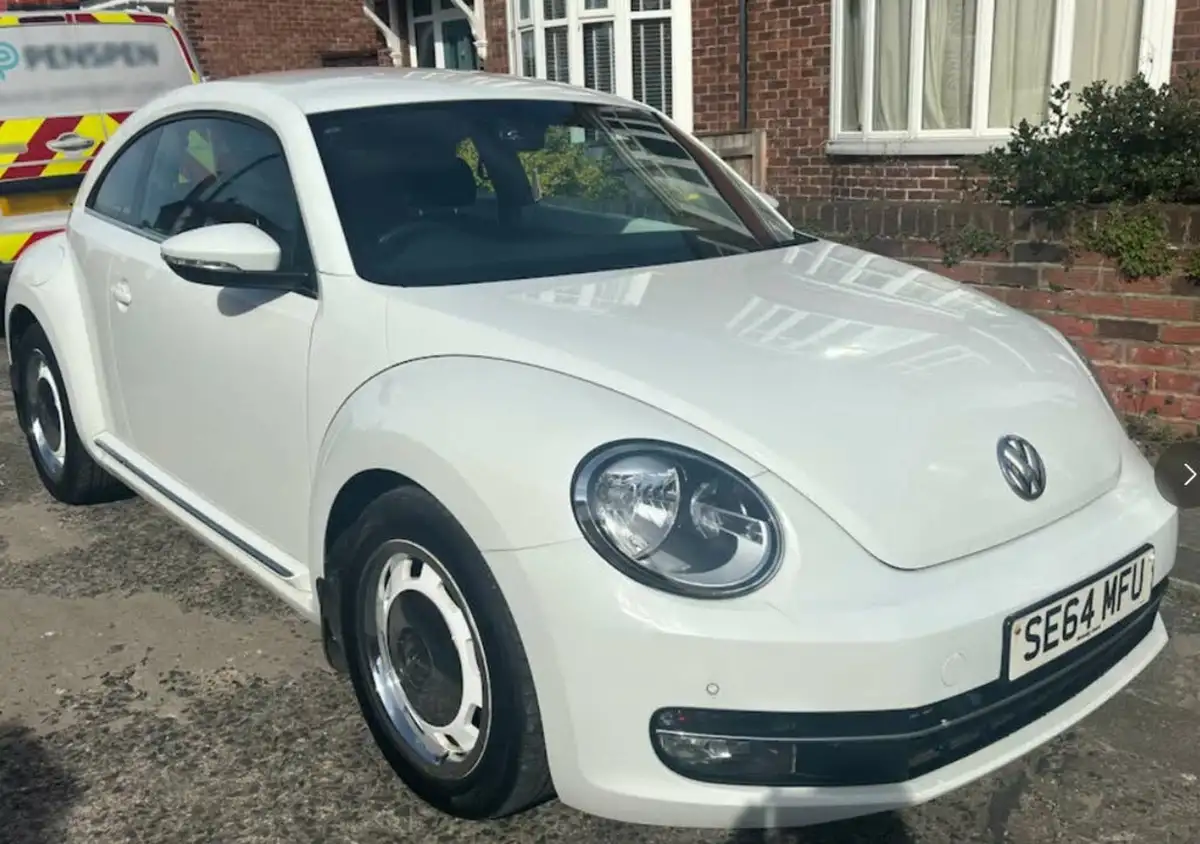 2015-volkswagen-beetle-16tdi-design-hatchback-3d-big-0
