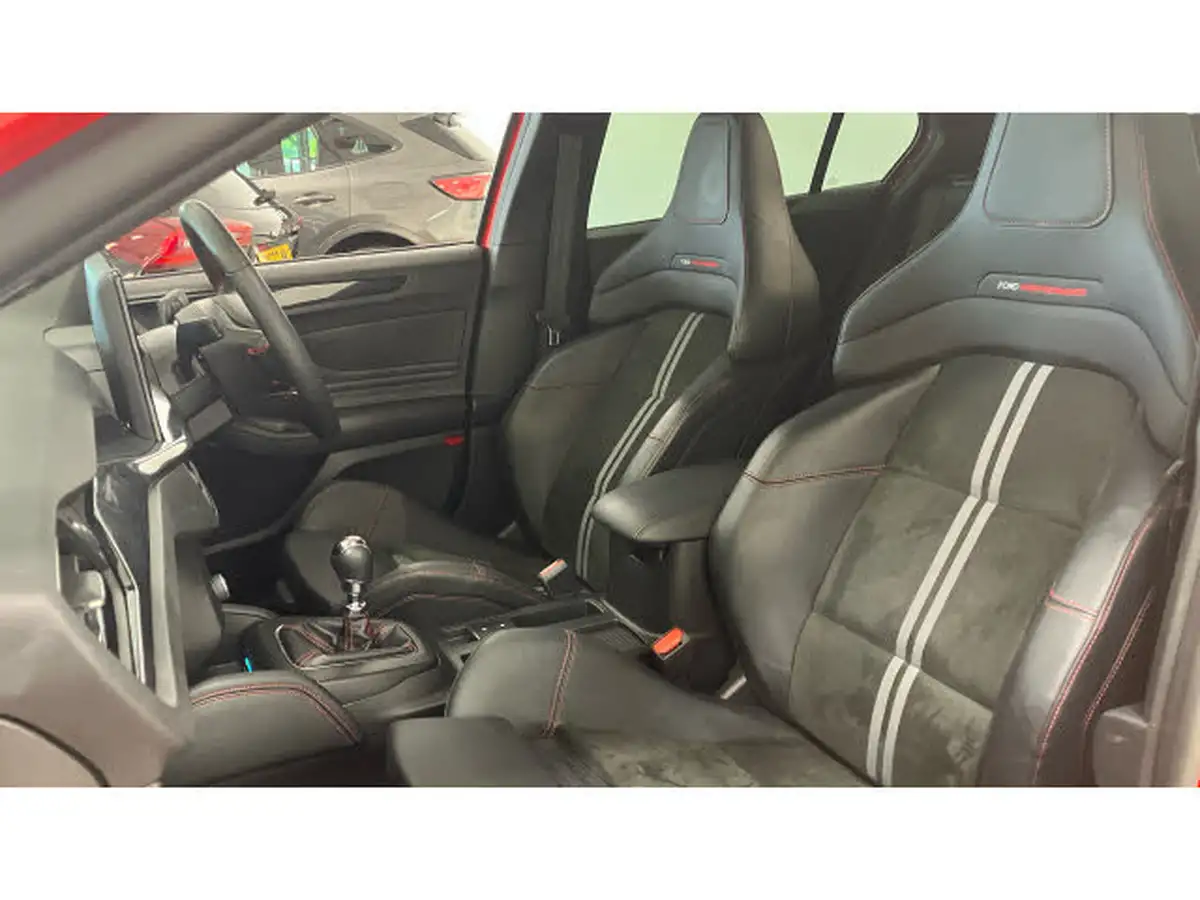 2023-ford-focus-23t-st-hatchback-big-43
