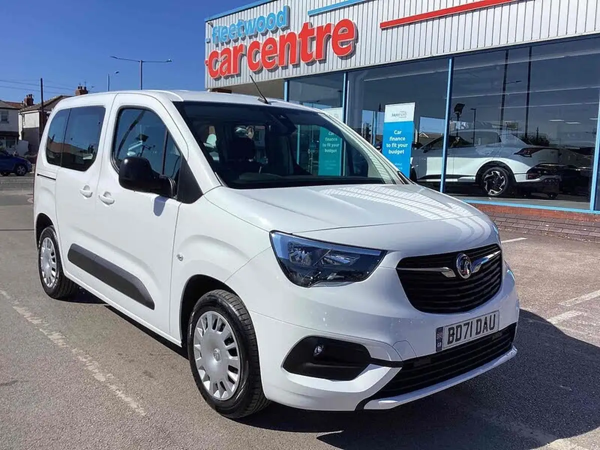 2021-vauxhall-combo-life-12i-edition-big-0
