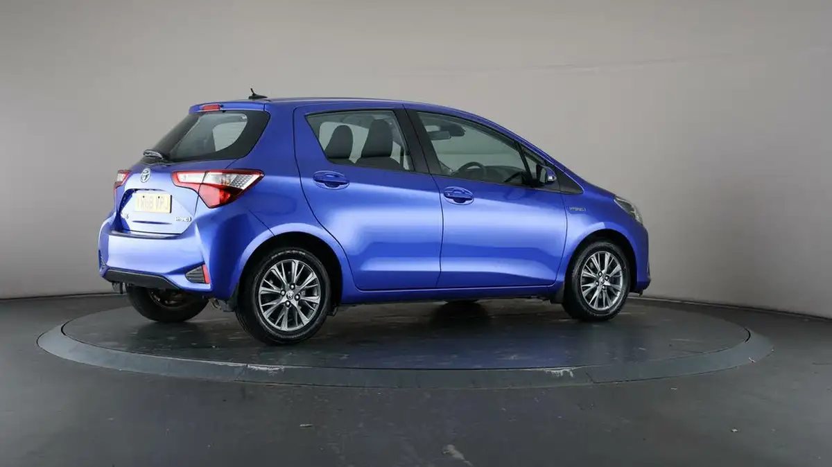 2018-toyota-yaris-15-vvt-i-icon-hybrid-big-64