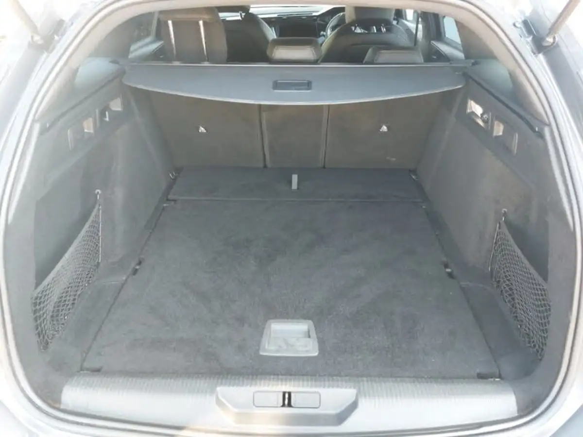 2022-peugeot-308-sw-12-puretech-gt-station-wagon-big-7