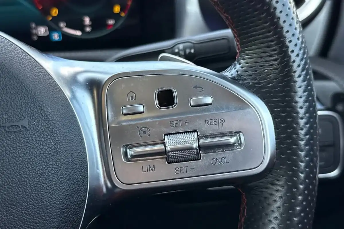 2021-mercedes-benz-cla-13-cla-180-amg-line-premium-plus-coupe-4d-big-38