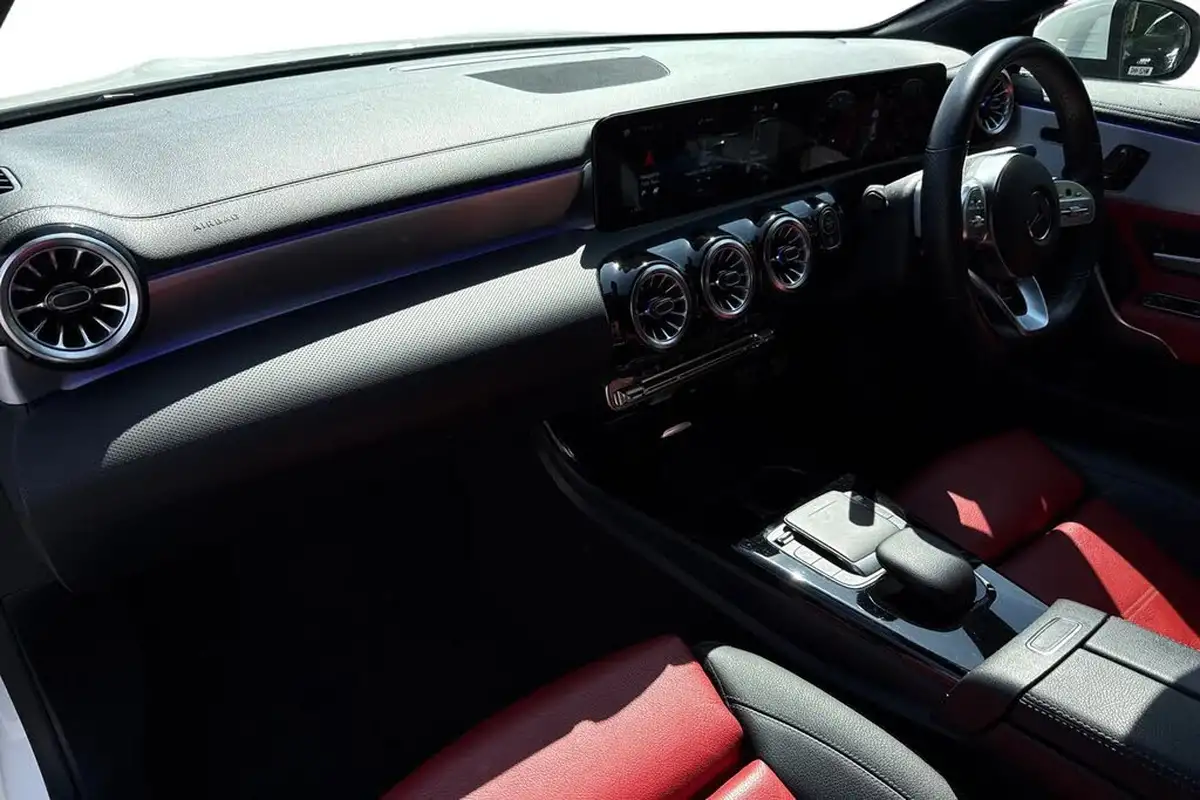 2021-mercedes-benz-cla-13-cla-180-amg-line-premium-plus-coupe-4d-big-14