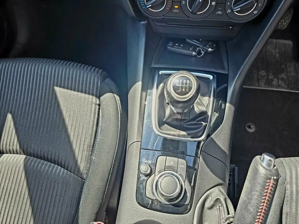 2014-mazda-mazda3-22td-se-hatchback-5d-big-17