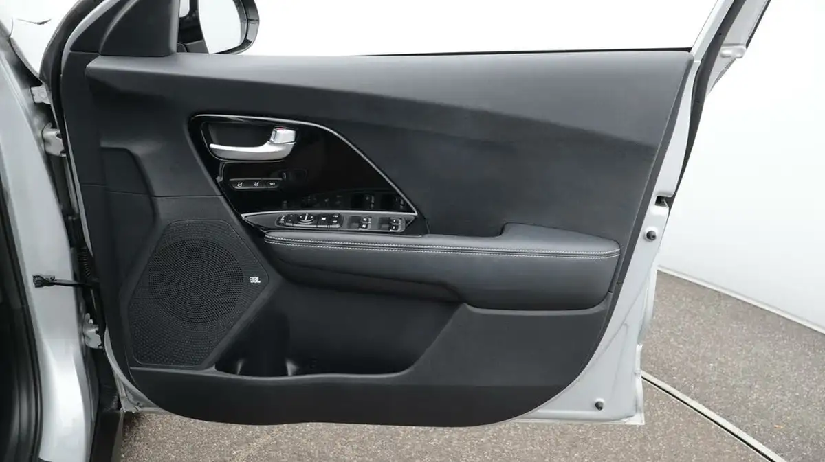 2021-kia-e-niro-ev-4-big-15
