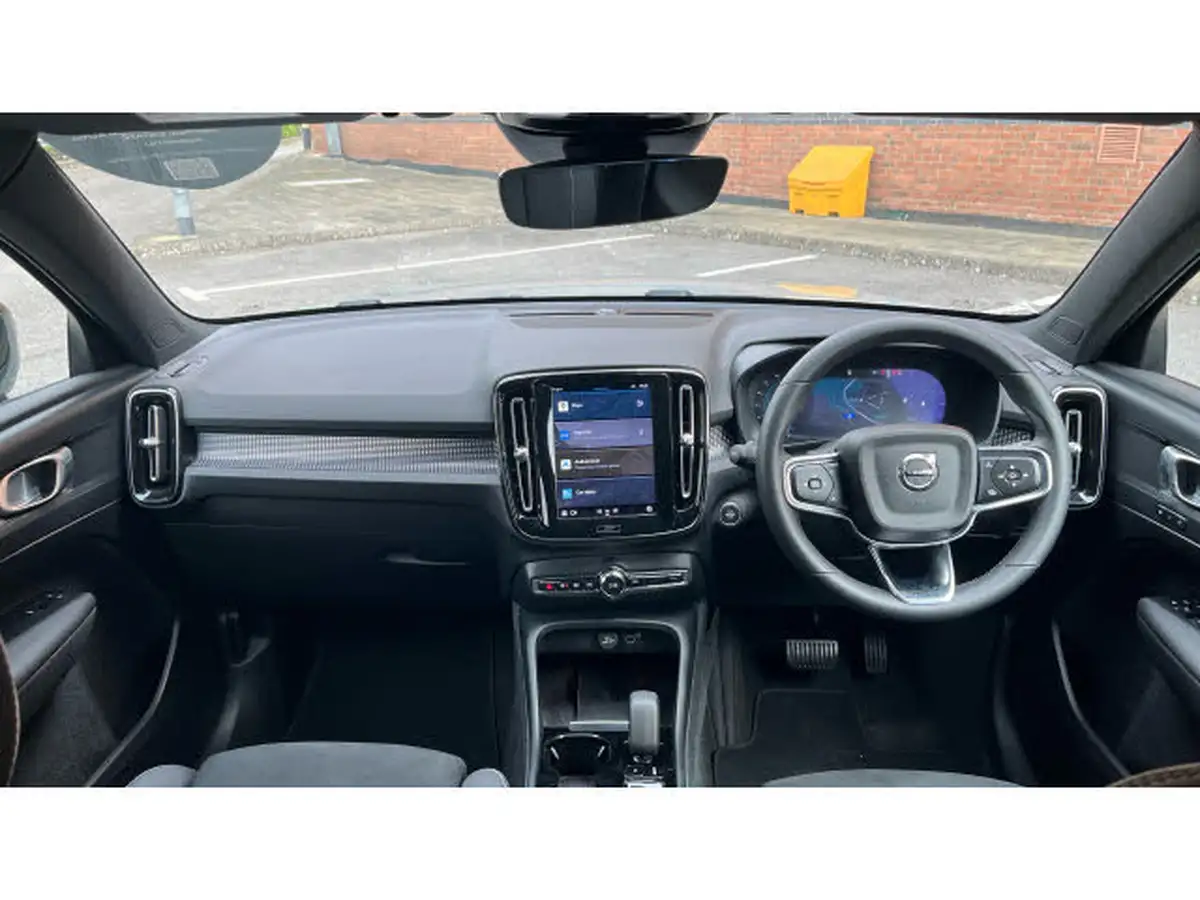 2024-volvo-xc40-20-b3-plus-big-19