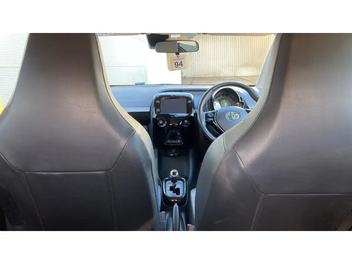 2020-toyota-aygo-10-vvt-i-x-clusiv-blackred-bi-tone-tss-x-shift-big-33