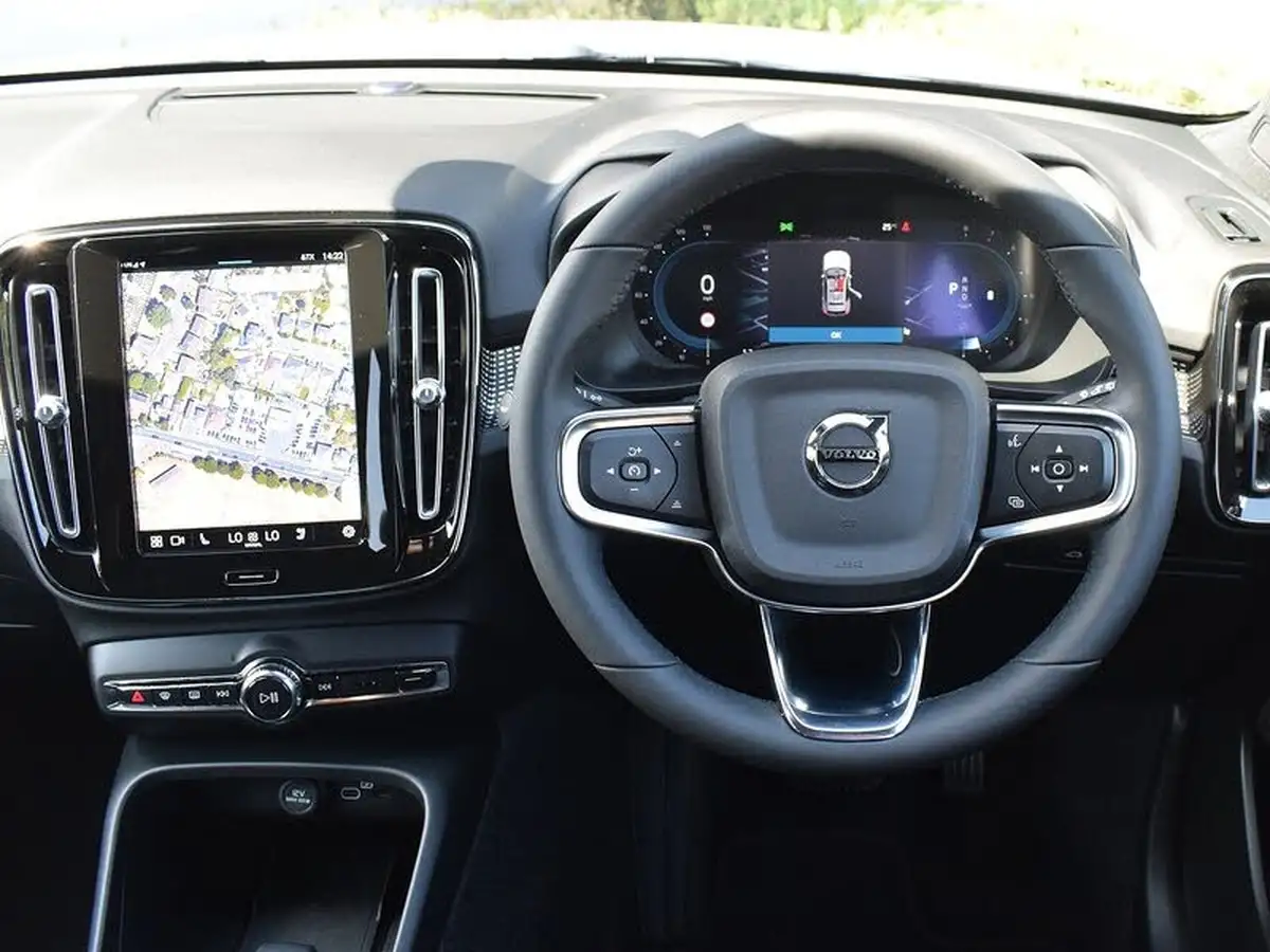 2022-volvo-xc40-20-b4-plus-awd-big-14