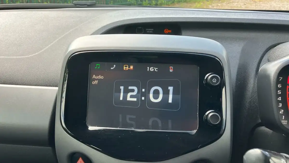 2019-toyota-aygo-10-vvt-i-x-play-tss-x-shift-big-6