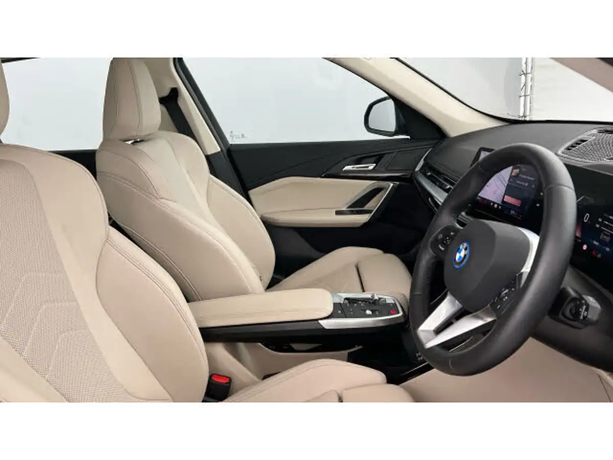 2024-bmw-x1-15-xdrive25e-xline-big-10