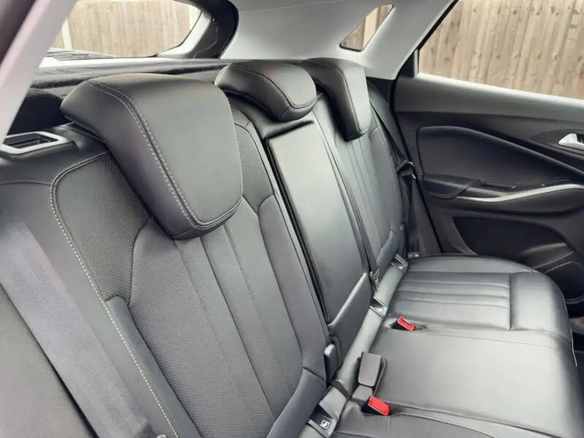 2020-vauxhall-grandland-x-12-elite-nav-big-28