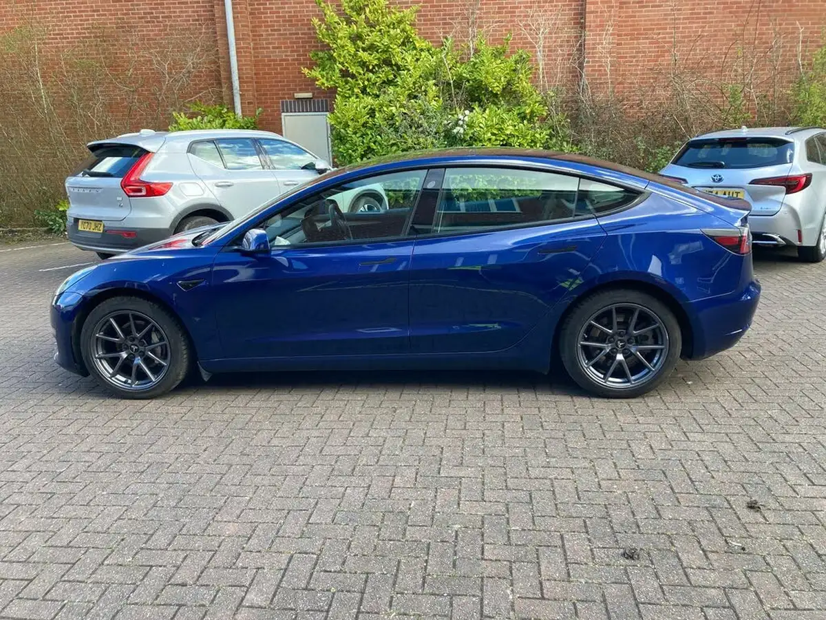 2021-tesla-model-3-e-long-range-4x4-big-1