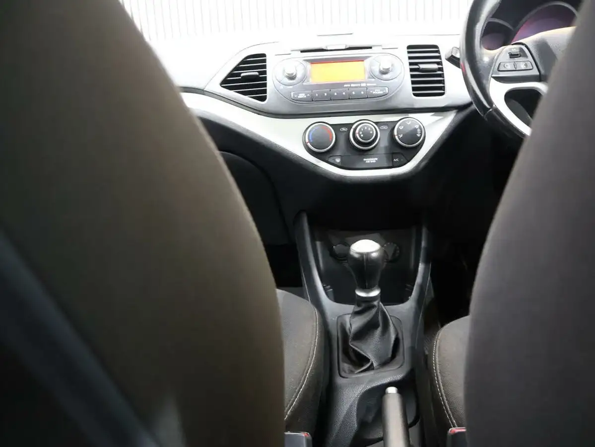 2013-kia-picanto-10-city-big-37