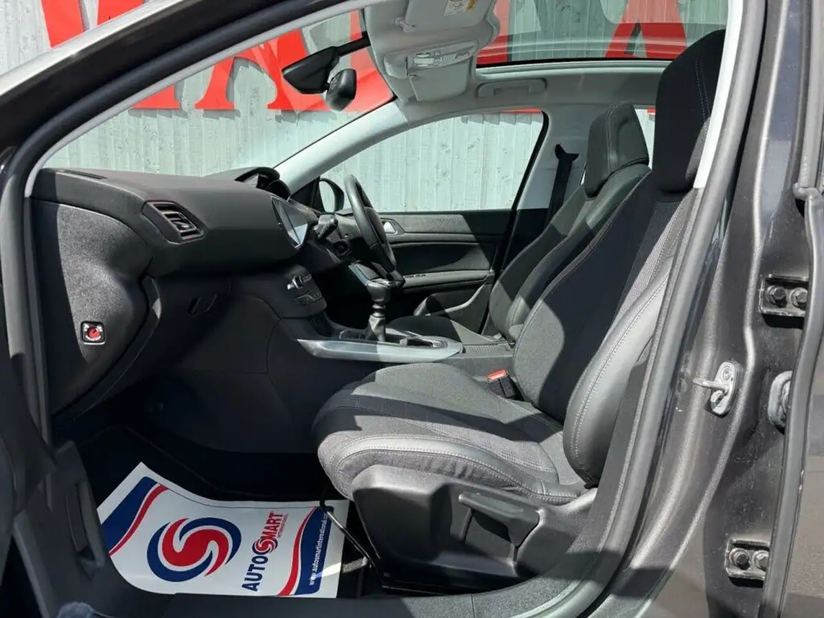 2020-peugeot-308-12-puretech-allure-130bhp-big-30