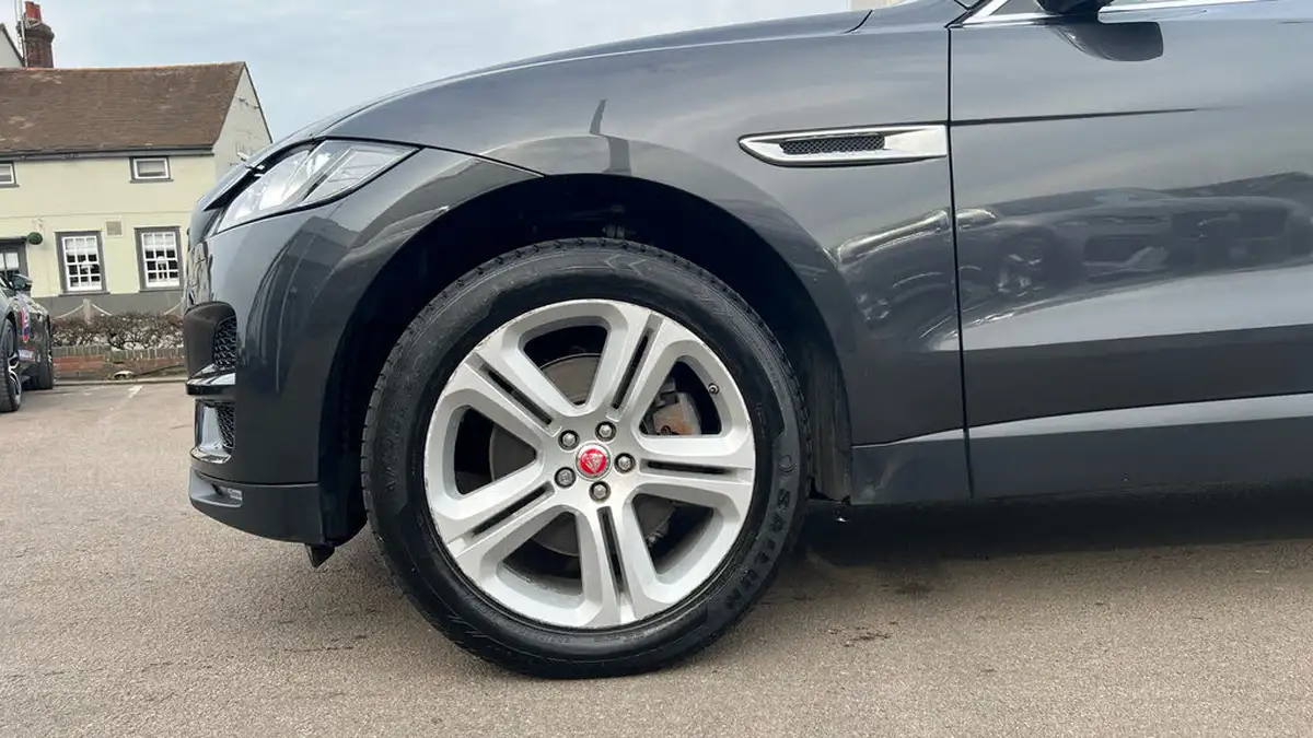 2017-jaguar-f-pace-30td-portfolio-big-24