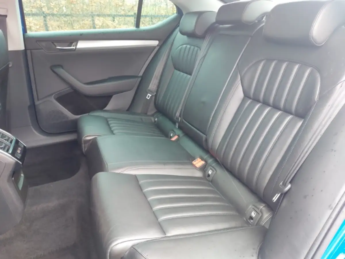2018-skoda-superb-20tdi-scr-se-technology-hatchback-big-5