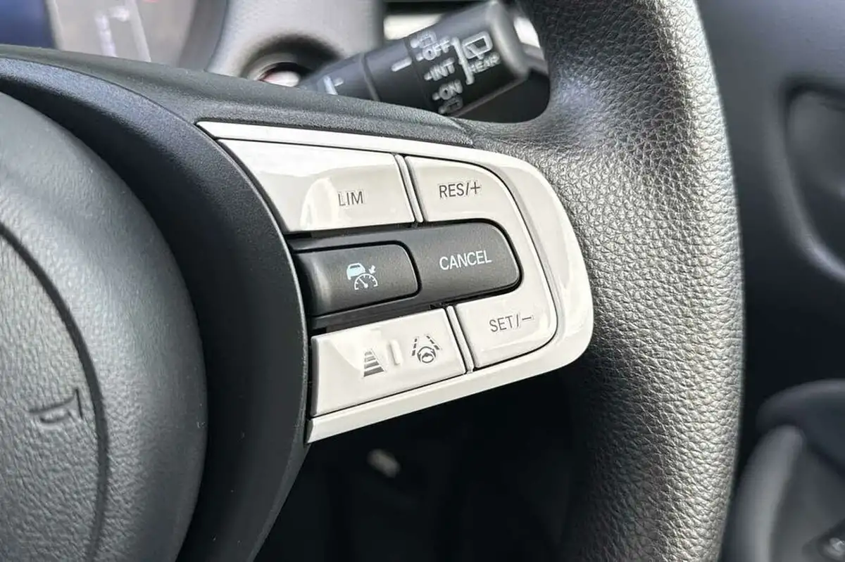 2022-honda-jazz-15-i-mmd-se-109ps-big-14