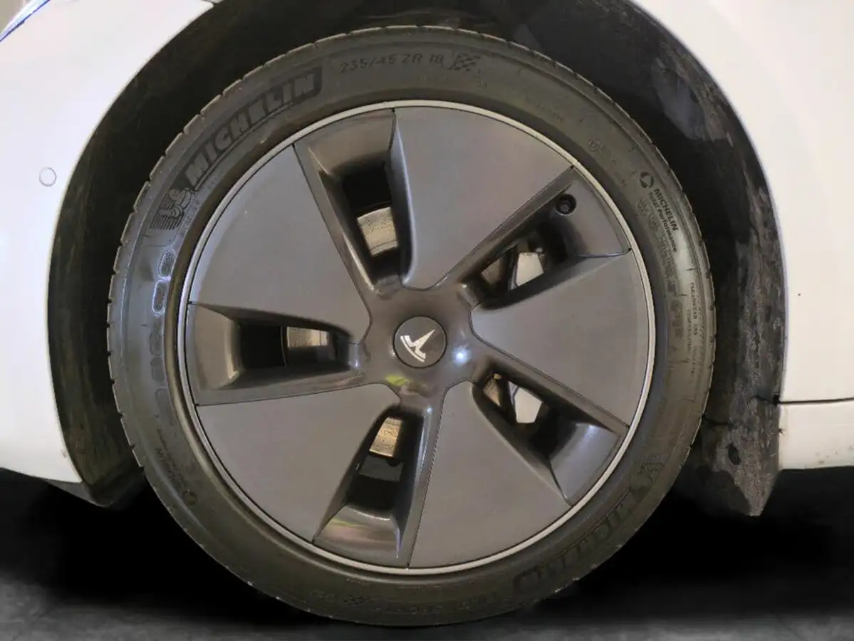 2020-tesla-model-3-e-long-range-big-28
