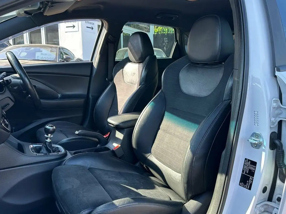 2018-hyundai-i30-n-20-t-gdi-n-performance-big-24