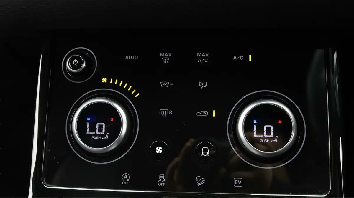 2021-land-rover-range-rover-evoque-15-p300e-r-dynamic-s-big-11
