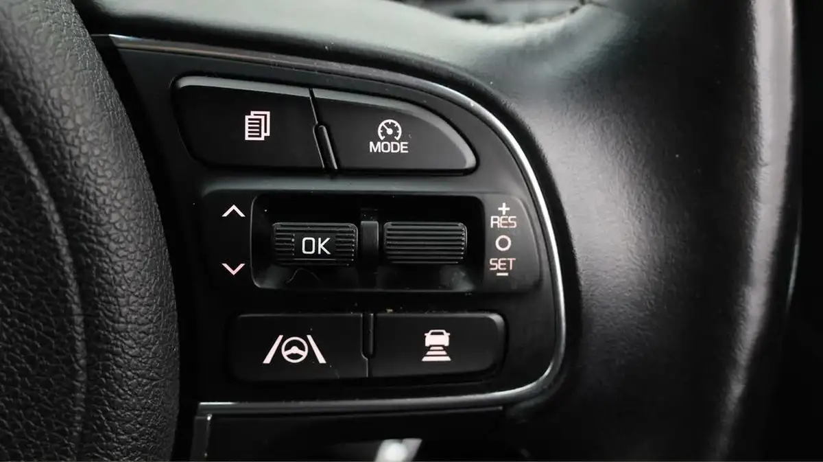 2021-kia-niro-16-gdi-phev-3-42in-cluster-big-23