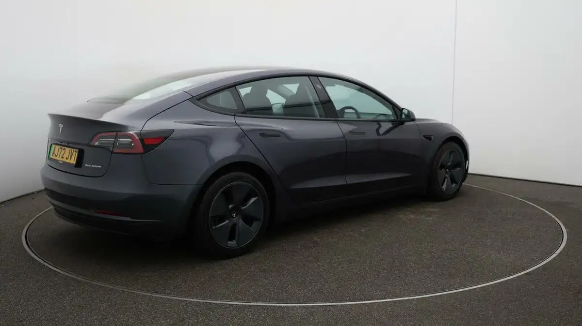 2022-tesla-model-3-e-long-range-big-51