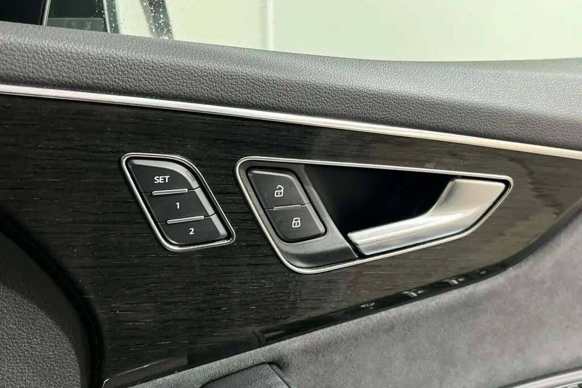 2023-audi-q7-30-55-tfsi-black-edition-big-40