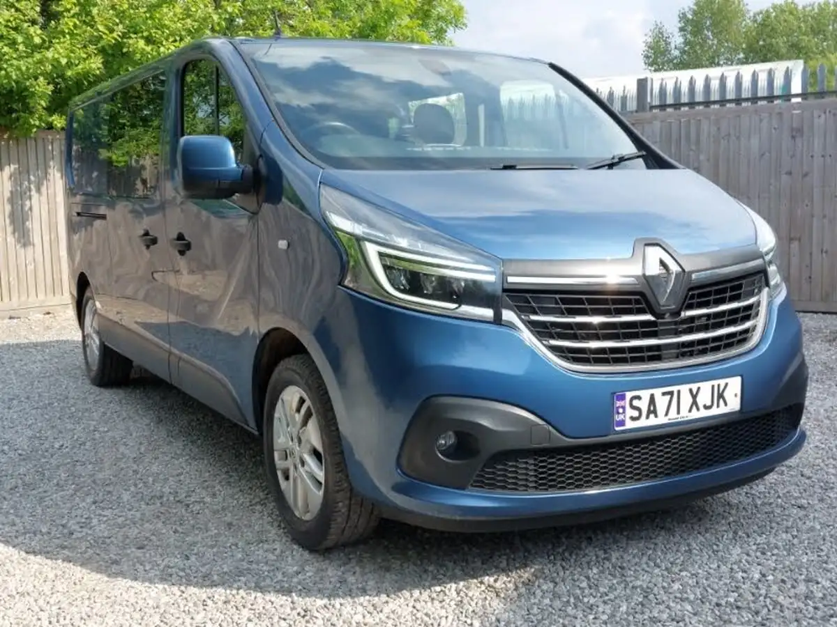 2021-renault-trafic-20dci-ll30-energy-145-sport-crew-no-nav-big-0