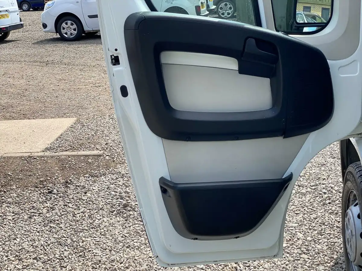 2019-peugeot-boxer-20-bluehdi-professional-335-l3-h2-big-49
