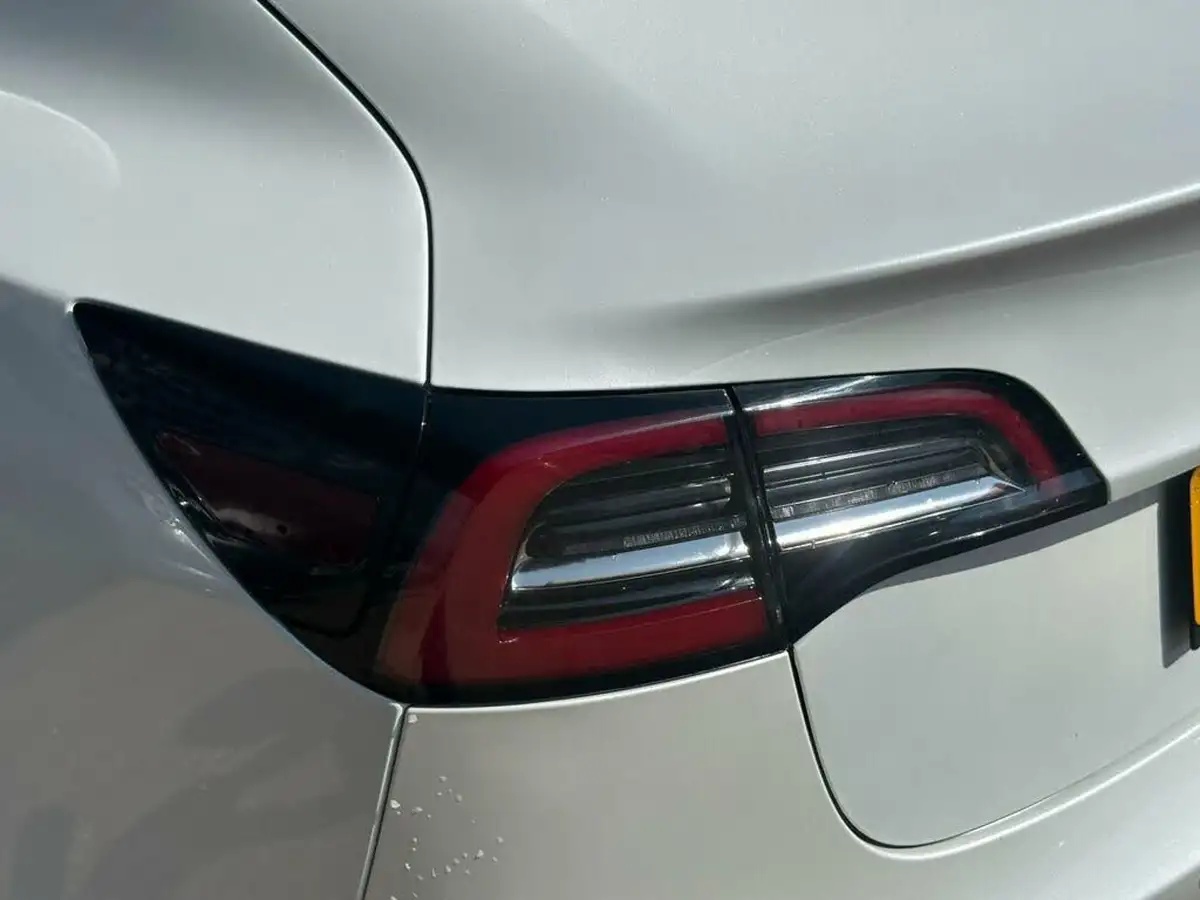 2020-tesla-model-3-e-long-range-big-23