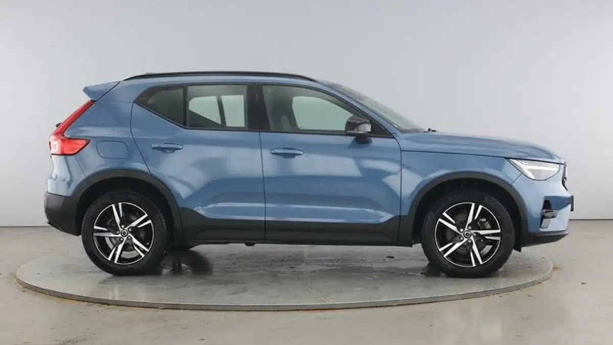 2022-volvo-xc40-20-b4-plus-awd-big-3