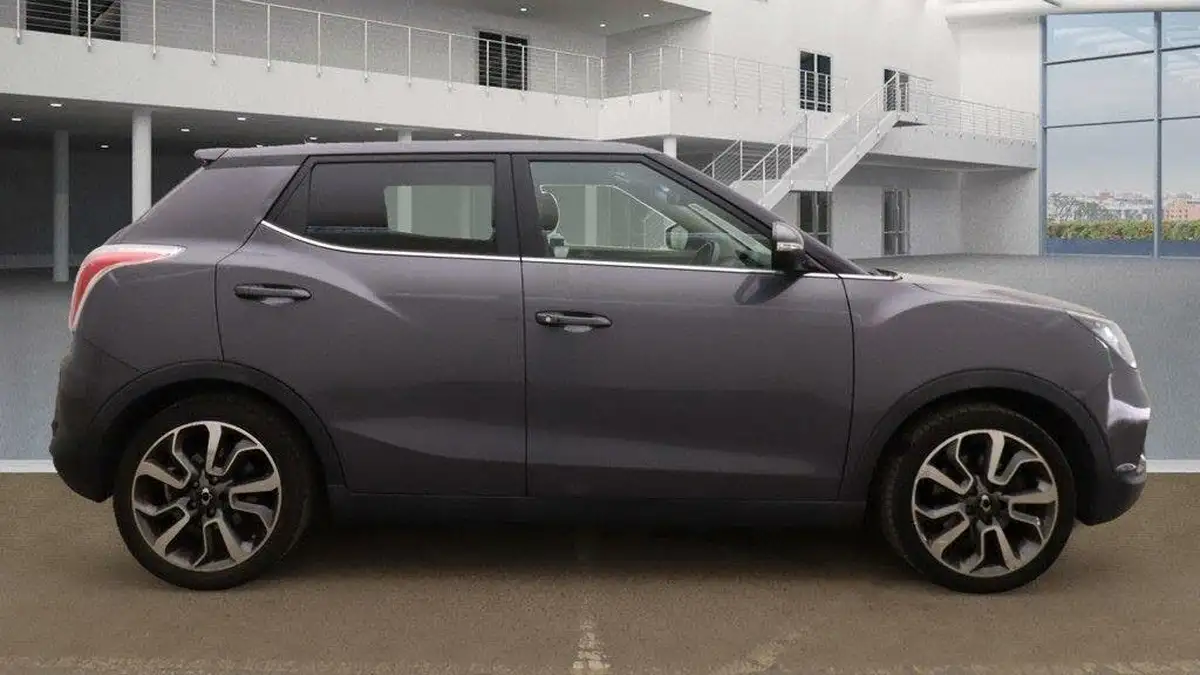 2015-kgm-ssangyong-tivoli-16-elx-big-11