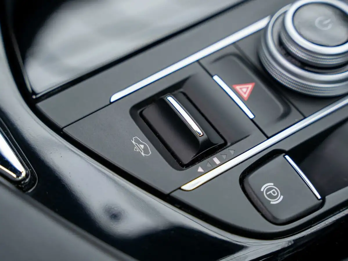 2020-maserati-levante-30-gransport-big-23