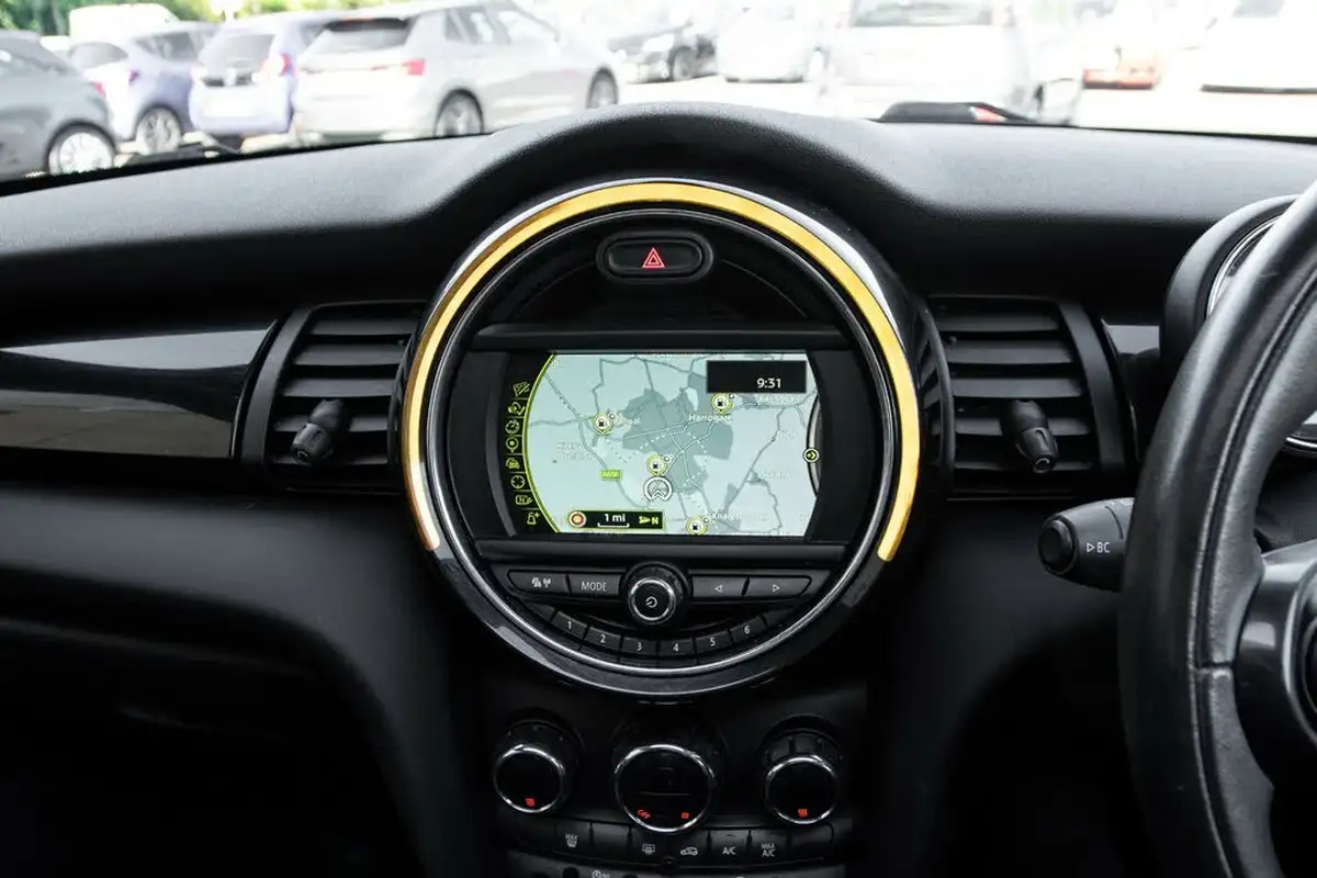 2017-mini-cooper-20-cooper-s-ss-hatchback-5d-big-29