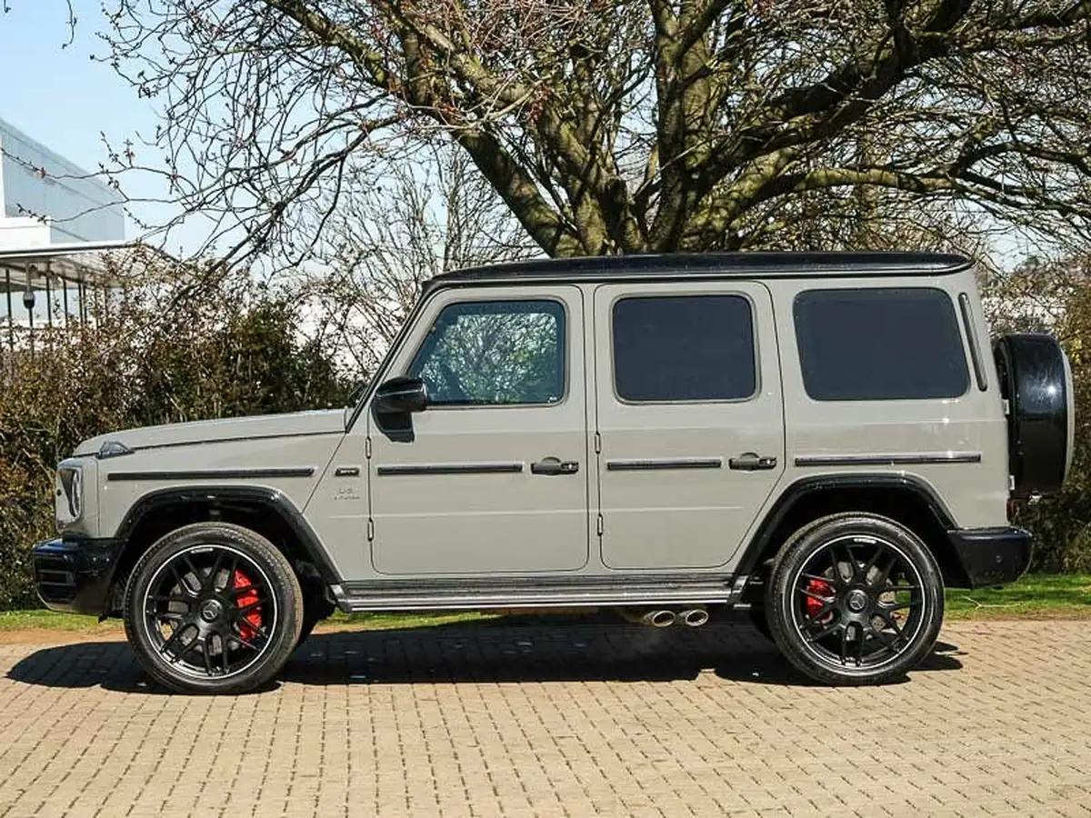 2023-mercedes-benz-g-class-40-g63-amg-carbon-edition-big-3