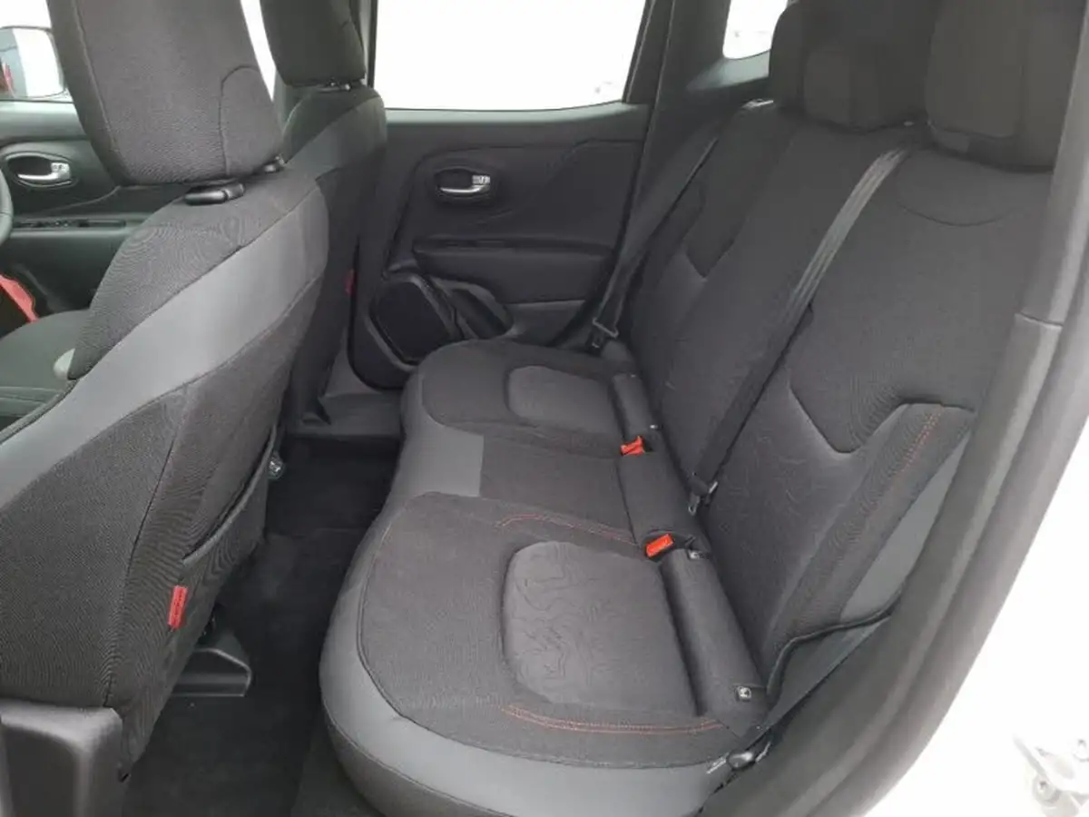 2024-jeep-renegade-13-gse-trailhawk-big-5