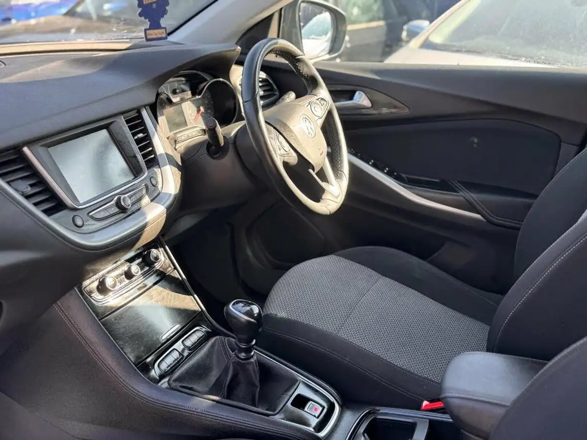 2019-vauxhall-grandland-x-12-se-ss-big-17
