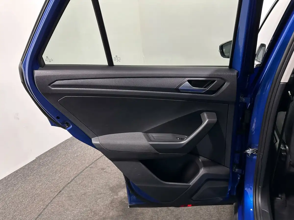 2020-volkswagen-t-roc-10-tsi-design-115ps-hatchback-5d-big-37