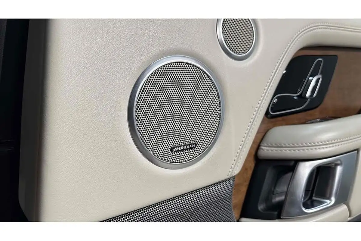 2019-land-rover-range-rover-30-sd-v6-vogue-big-29