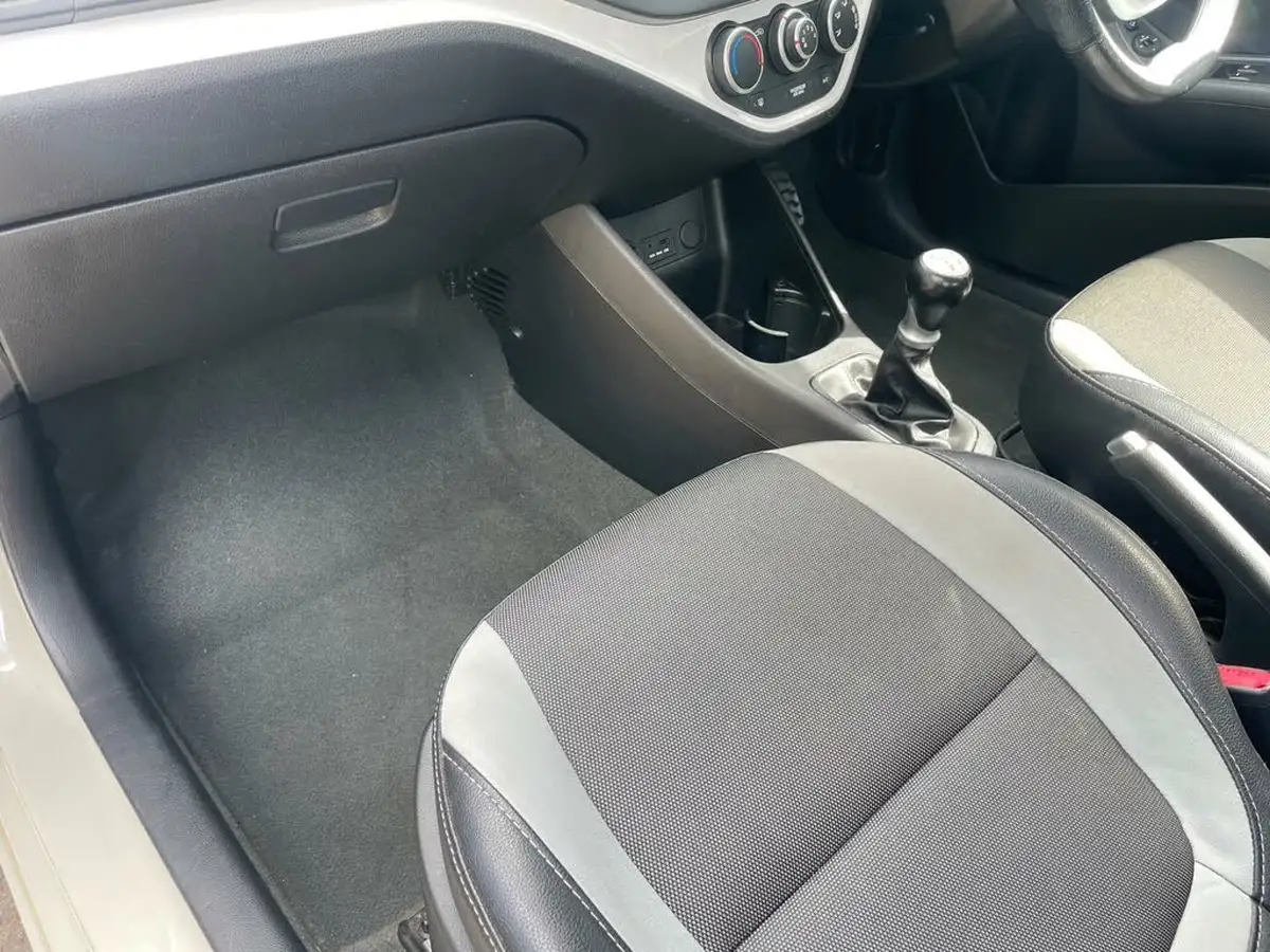2012-kia-picanto-125-halo-big-30