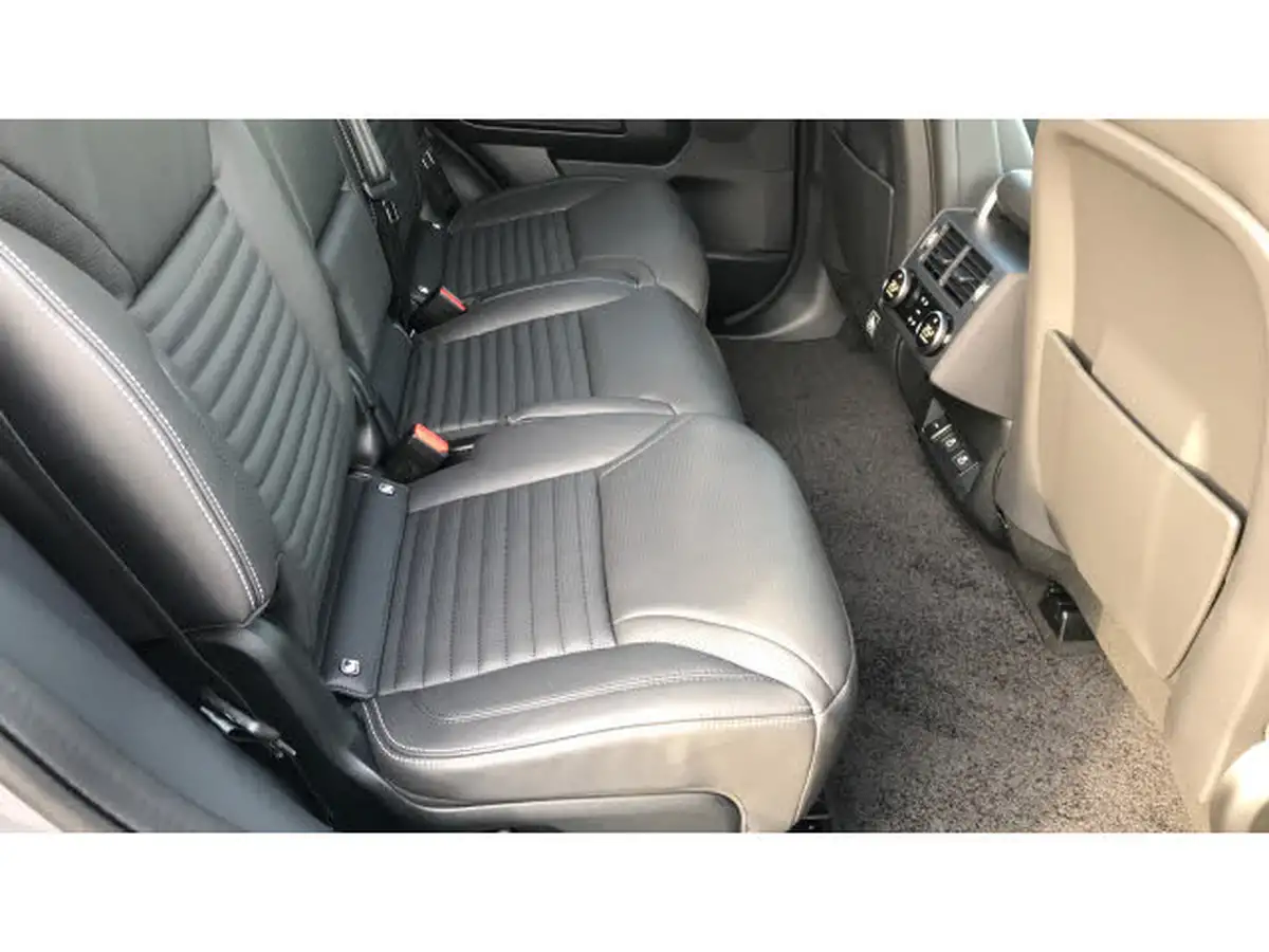 2024-land-rover-discovery-30-d350-dynamic-hse-big-26