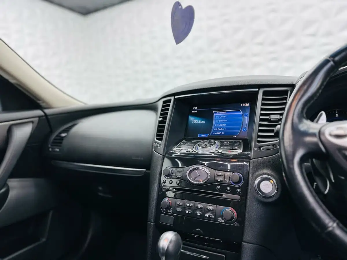 2014-infiniti-qx70-30td-gt-big-29