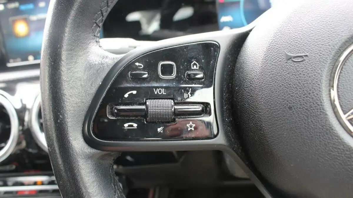 2018-mercedes-benz-a-class-15d-a180d-se-116ps-ss-7g-dct-big-5